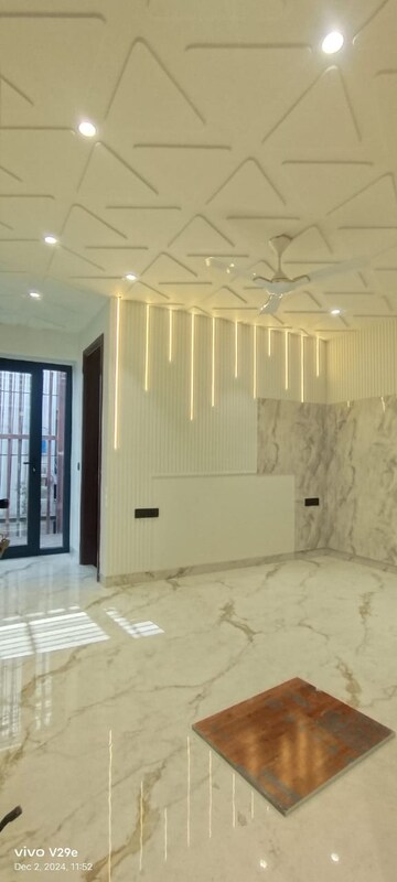 Room in 3 BHK Builder Floor at SS Southend Floors, South City 2 – for Rent