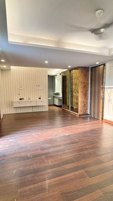 Room in 2 BHK Builder Floor at Sector 45 – for Rent