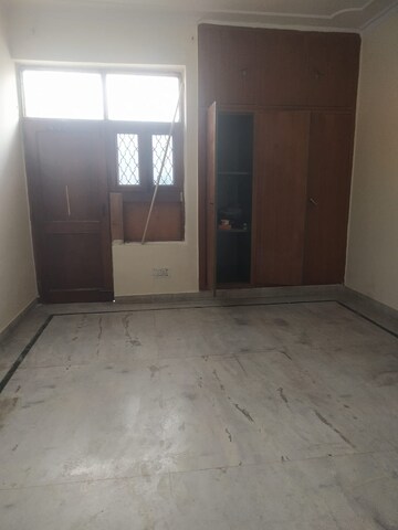 2 BHK Builder Floor For Rent in RWA Apartments Sector 40 Sector 40 Noida  8010924