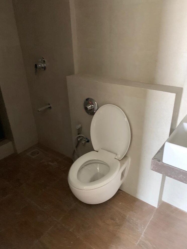 Bathroom, lodha-new-cuffe-parade 5 Bedroom 3500 Sq.Ft. Apartment In Wadala Mumbai 8011002