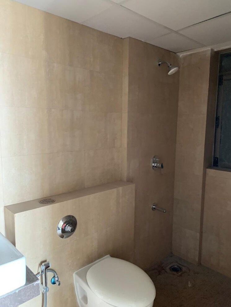 Bathroom, lodha-new-cuffe-parade 5 Bedroom 3500 Sq.Ft. Apartment In Wadala Mumbai 8011002