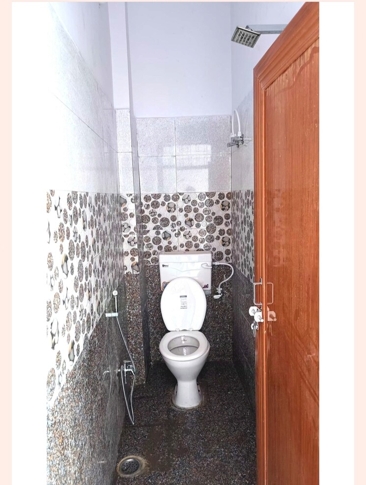 Bathroom, fazullaganj 3 Bedroom 1000 Sq.Ft. Independent House In Fazullaganj Lucknow 8011160