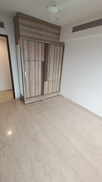 Room in 4 BHK Apartment at Lodha Marquise, Worli – for Rent
