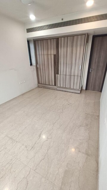 Room in 4 BHK Apartment at Lodha Marquise, Worli – for Rent