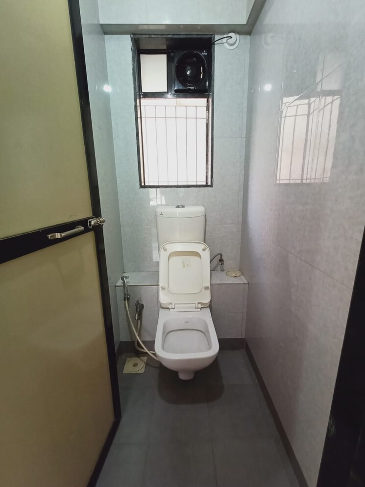 Bathroom, hiranandani-gardens 6 Bedroom 3600 Sq.Ft. Apartment In Powai Mumbai 8011337