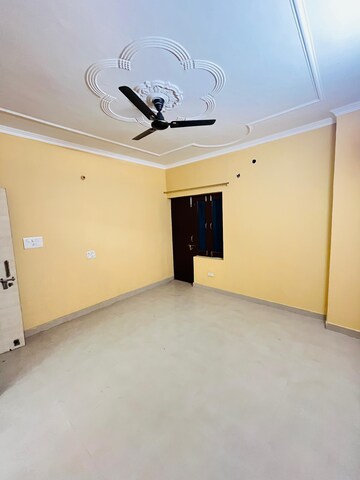 Room in 3 BHK Apartment at Gms Road – for Rent