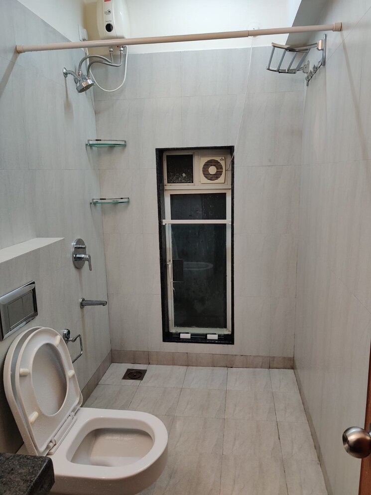 Bathroom, hiranandani-gardens 3 Bedroom 1550 Sq.Ft. Apartment In Powai Mumbai 8011356