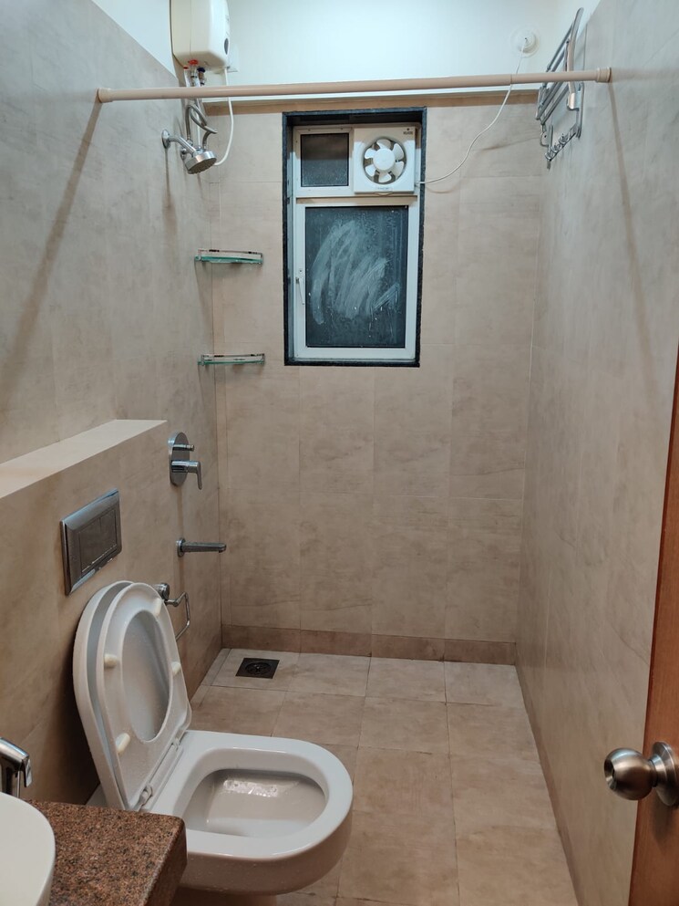 Bathroom, hiranandani-gardens 3 Bedroom 1550 Sq.Ft. Apartment In Powai Mumbai 8011356