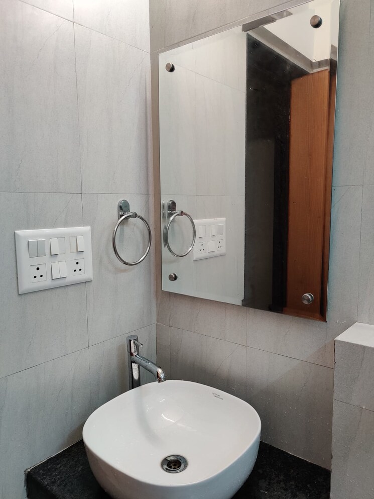 Bathroom, hiranandani-gardens 3 Bedroom 1550 Sq.Ft. Apartment In Powai Mumbai 8011356