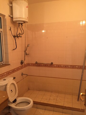 Bathroom in 4 BHK Apartment at DLF Westend Heights, Sector 53 – for Rent