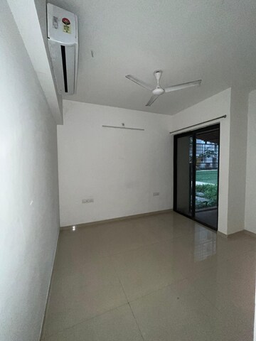 Room in 1.5 BHK Apartment at Lodha Casa Rio, Dombivli East – for Rent