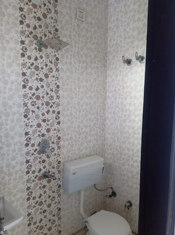 Master Bedroom in 2 BHK Builder Floor at Nirman Vihar – for Rent