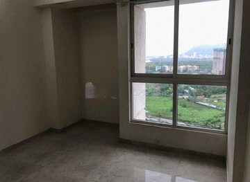 Room in 2 BHK Apartment at Lodha Amara, Kolshet Road – for Rent