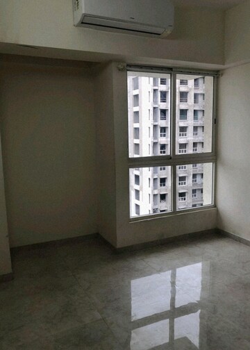 2 BHK Apartment For Rent in Lodha Amara, Kolshet Road