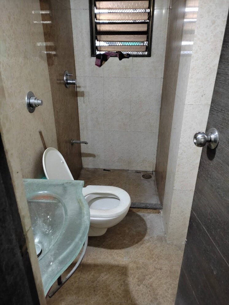 Bathroom, symphony-towers-kandivali-west 1 Bedroom 685 Sq.Ft. Apartment In Kandivali West Mumbai 8011567