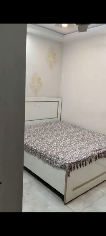 Master Bedroom in 2 BHK Builder Floor at Nirman Vihar – for Rent
