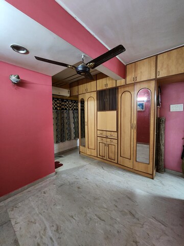 Room in 1 BHK Apartment at God Gifts Building, Lower Parel – for Rent