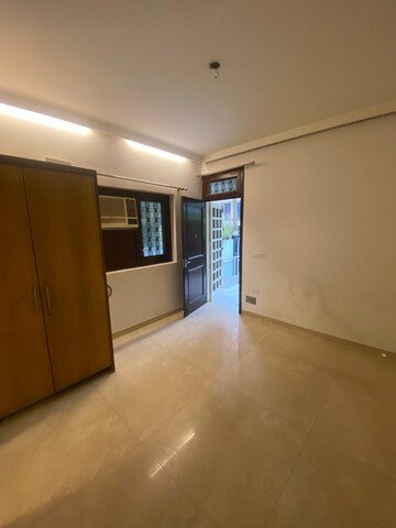 Room in 3 BHK Builder Floor at Green Park – for Rent