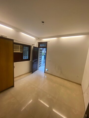 Room in 3 BHK Builder Floor at Green Park – for Rent