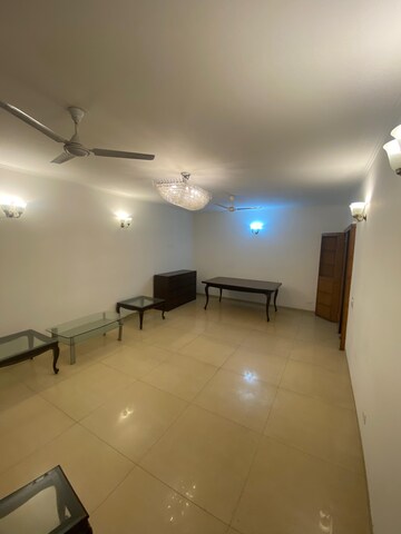 Room in 3 BHK Builder Floor at Green Park – for Rent