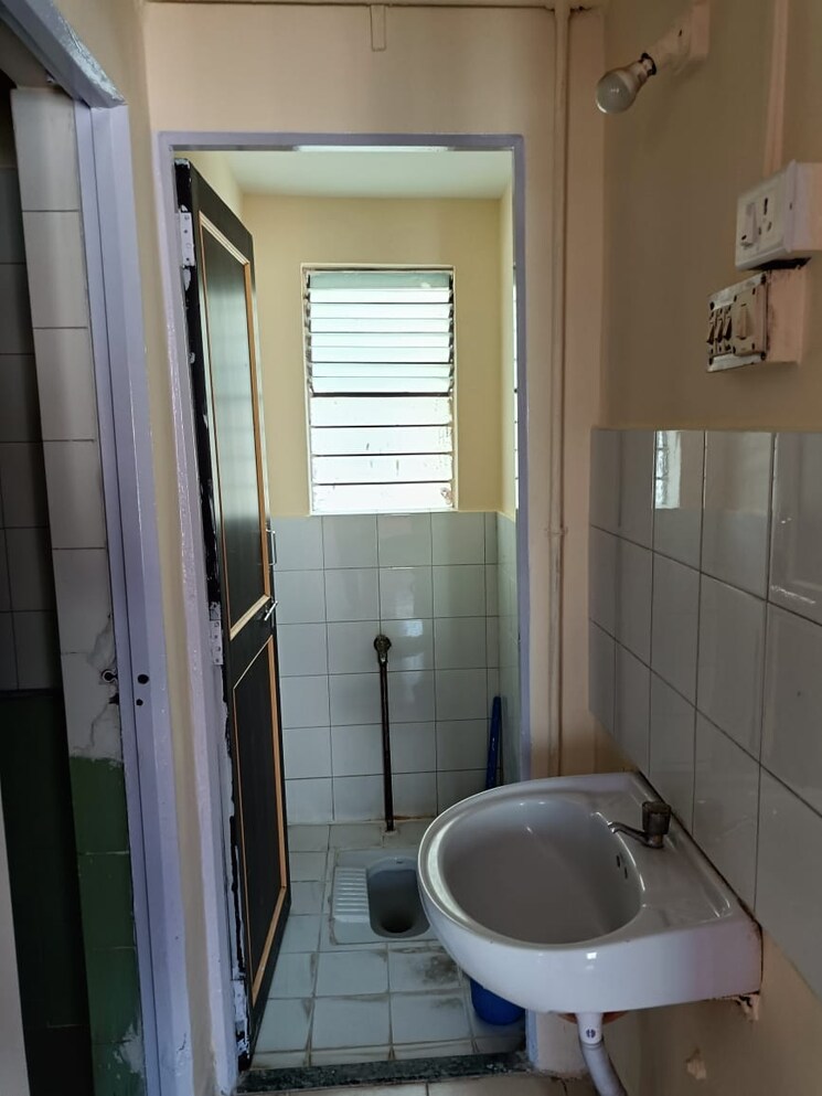 Bathroom, karan-ashiyana 1 Bedroom 560 Sq.Ft. Apartment In Wadgaon Sheri Pune 8011652