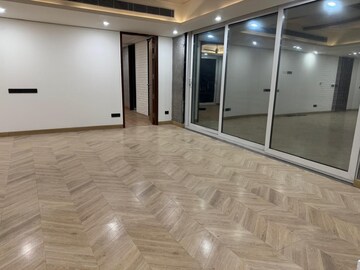 Room in 4 BHK Builder Floor at New Friends Colony – for Rent