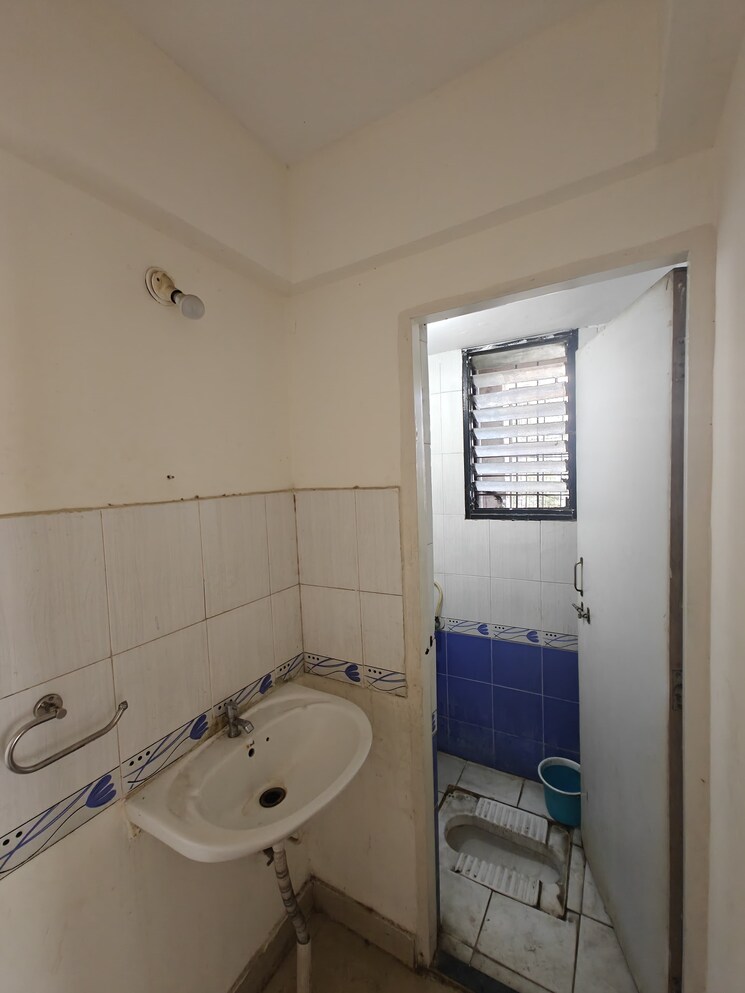 Bathroom, shree-krishna-residency 1 Bedroom 700 Sq.Ft. Apartment In Bavdhan Pune 8011651