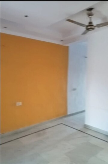 Room in 2 BHK Builder Floor at Laxmi Nagar – for Rent