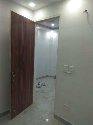 Room in 1.5 BHK Builder Floor at Uttam Nagar – for Sale