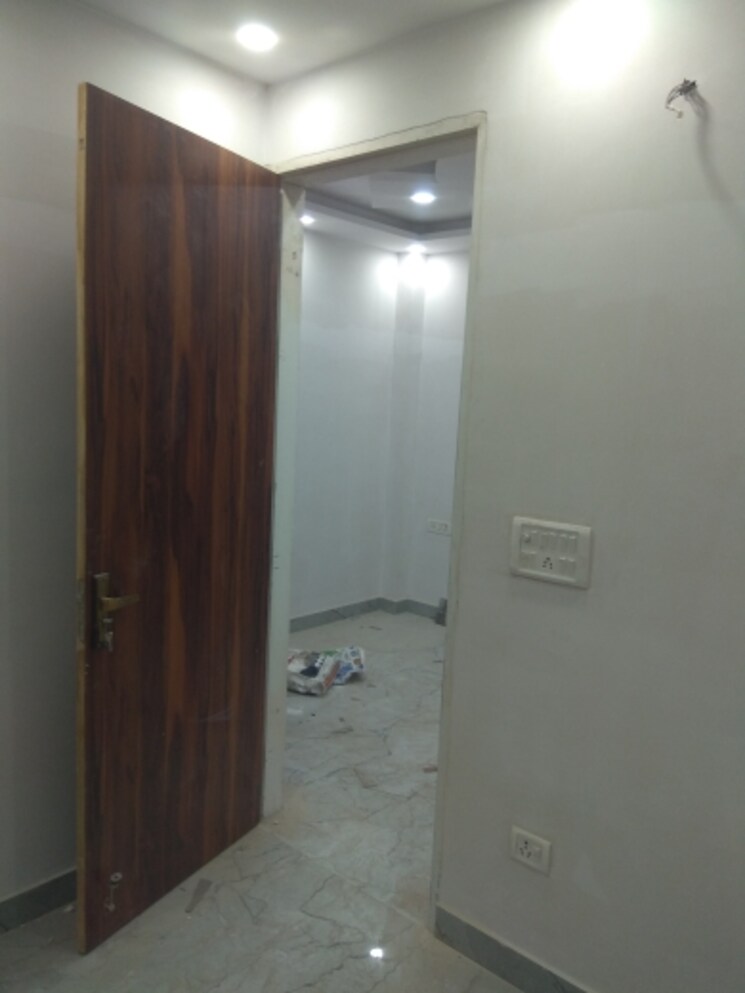 Room, uttam nagar 1.5 Bedroom 50 Sq.Yd. Builder Floor In Uttam Nagar Delhi 8011684