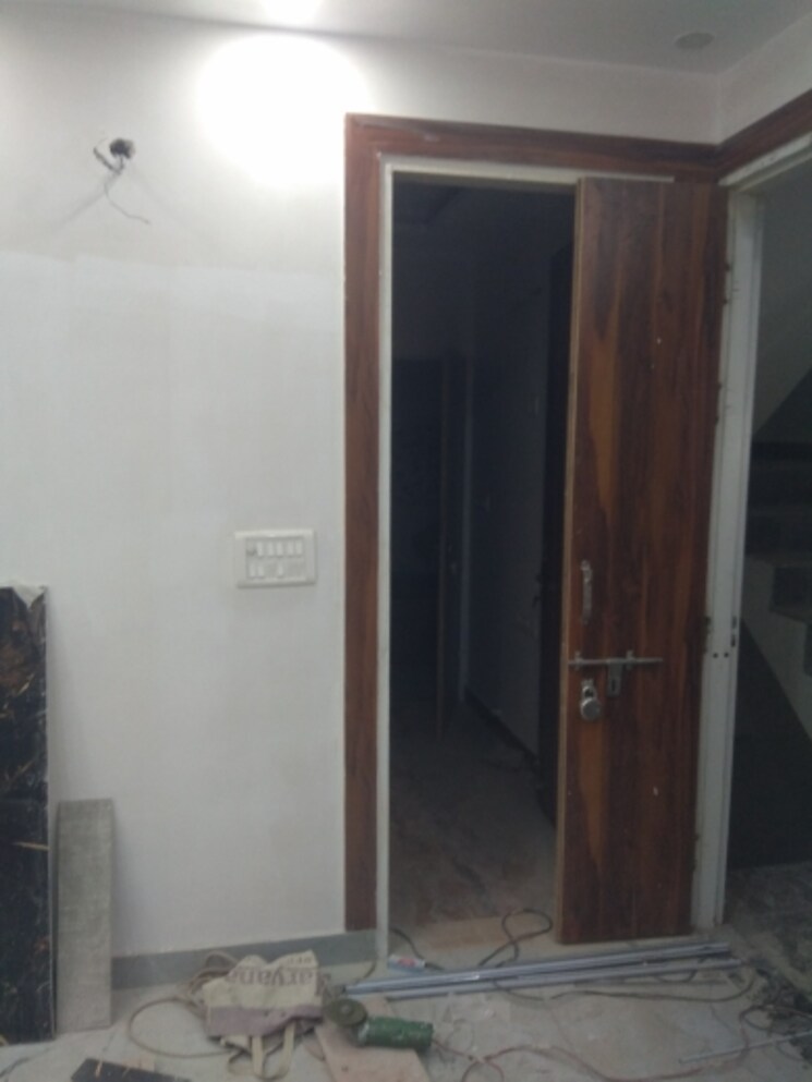 Other, uttam nagar 1.5 Bedroom 50 Sq.Yd. Builder Floor In Uttam Nagar Delhi 8011684