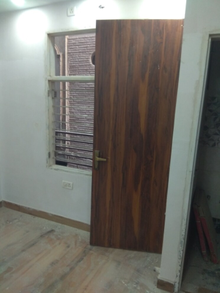 Room, uttam nagar 1.5 Bedroom 50 Sq.Yd. Builder Floor In Uttam Nagar Delhi 8011684