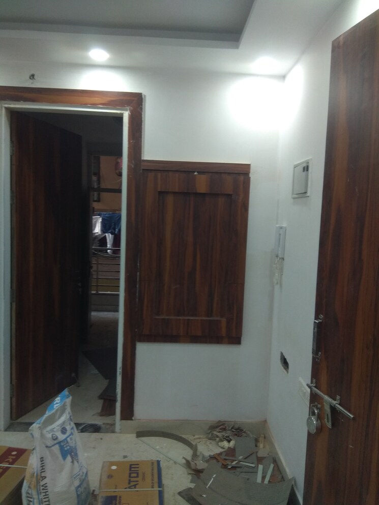 Room, uttam nagar 1.5 Bedroom 50 Sq.Yd. Builder Floor In Uttam Nagar Delhi 8011684