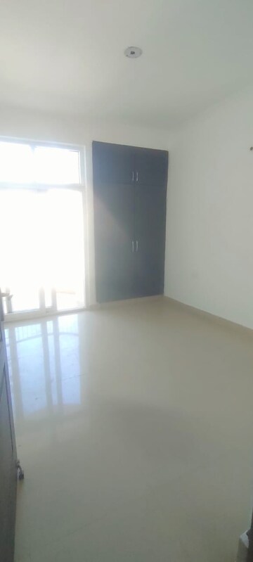 Room in 2.5 BHK Apartment at Panchsheel Hynish, Sector 1 Greater Noida – for Sale