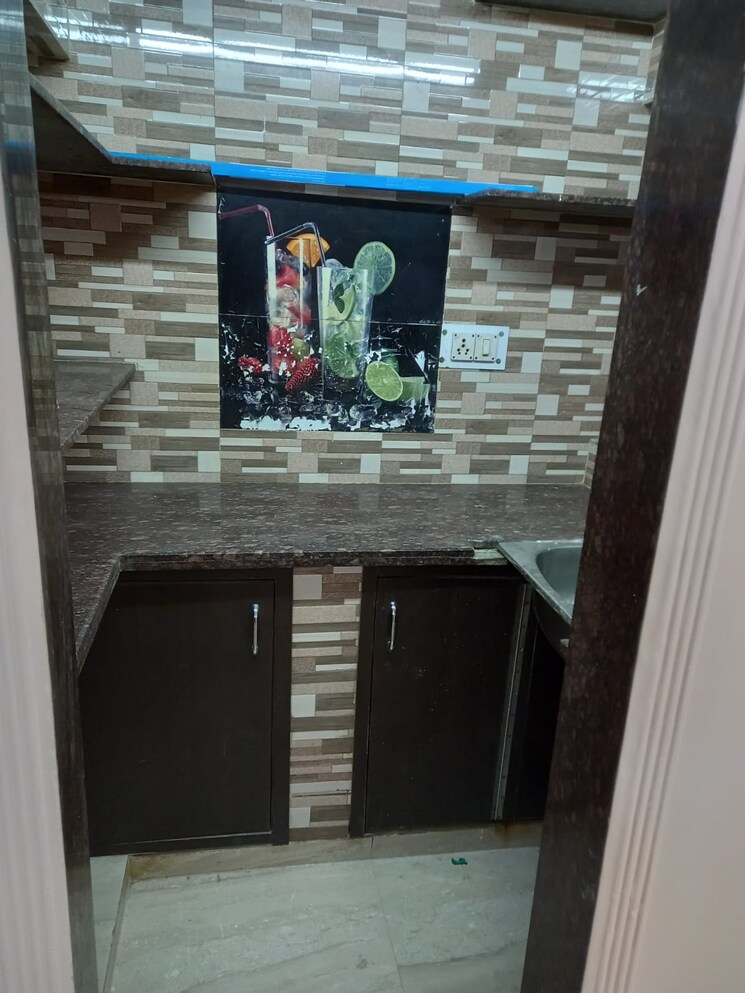 Kitchen, paschim vihar 1.5 Bedroom 40 Sq.Yd. Apartment In Paschim Vihar Delhi 8011781