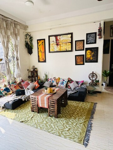 Bedroom in 2.5 BHK Apartment at Elite Golf Green, Sector 79 – for Rent