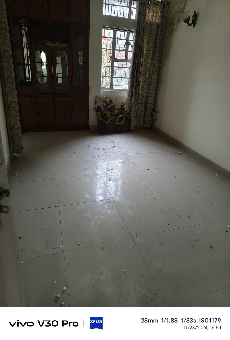 Room, vasundhara enclave 3 Bedroom 1500 Sq.Ft. Apartment In Vasundhara Enclave Delhi 8011878