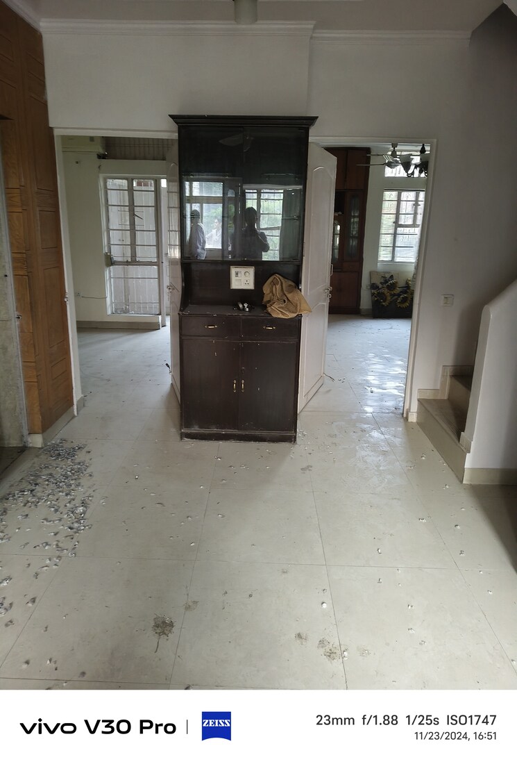  Parking, vasundhara enclave 3 Bedroom 1500 Sq.Ft. Apartment In Vasundhara Enclave Delhi 8011878