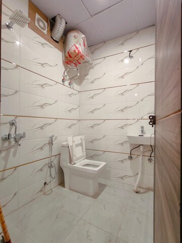 Bathroom in 1 RK Builder Floor at Ansal Sushant Lok I, Sector 43 – for Rent