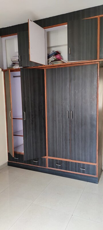 Furnished Amenities in 2 BHK Apartment at Gomti Nagar – for Rent