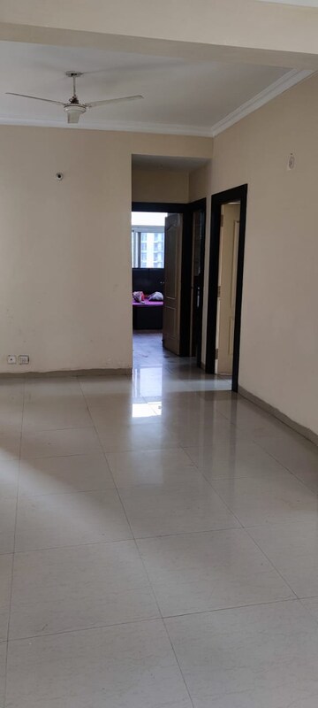 Room in 2 BHK Apartment at Gomti Nagar – for Rent