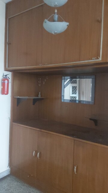 Room in 3.5 BHK Apartment at Mayur Vihar – for Rent