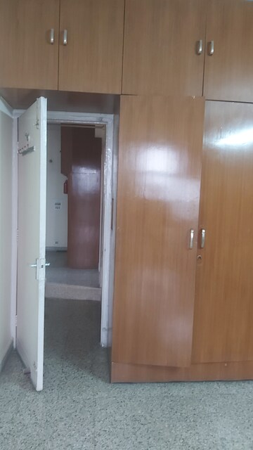 Room in 3.5 BHK Apartment at Mayur Vihar – for Rent