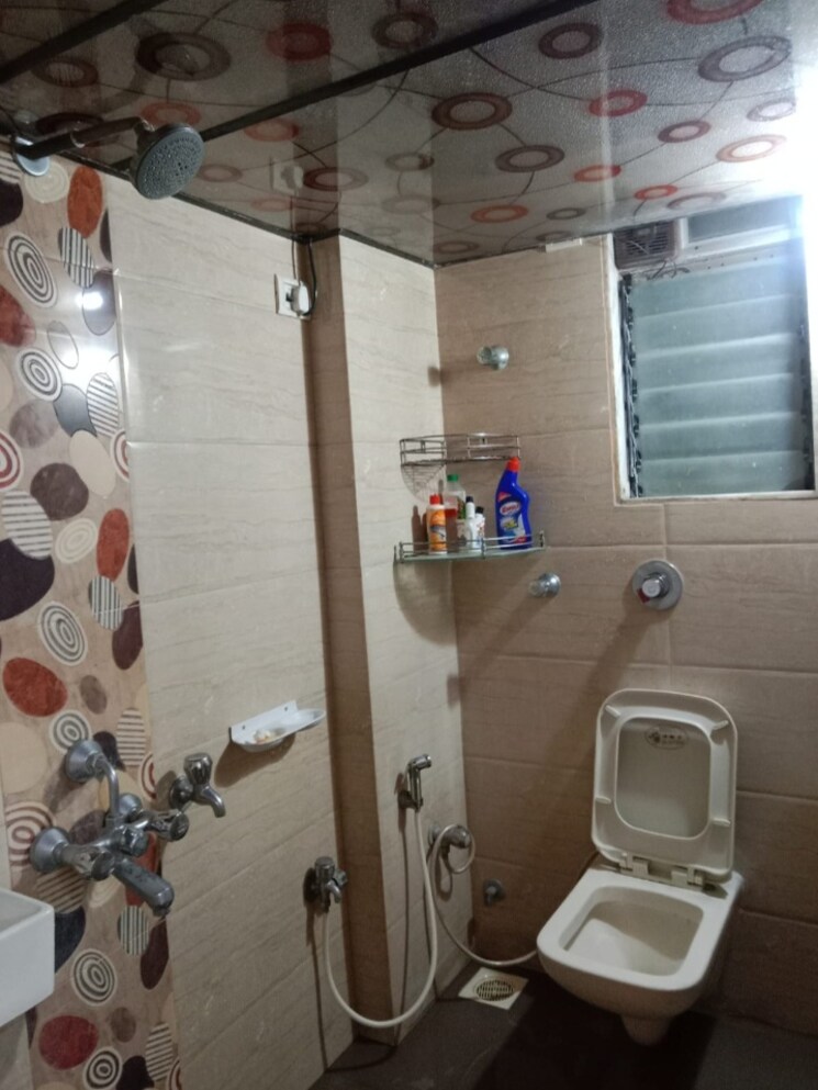 Bathroom, dadar west 1 Bedroom 400 Sq.Ft. Apartment In Dadar West Mumbai 8011924