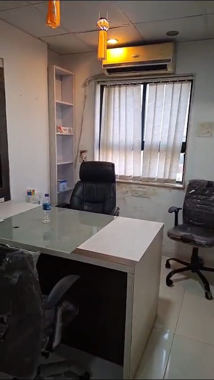 Team Area, andheri west Commercial Office Space 800 Sq.Ft. In Andheri West Mumbai 8011952