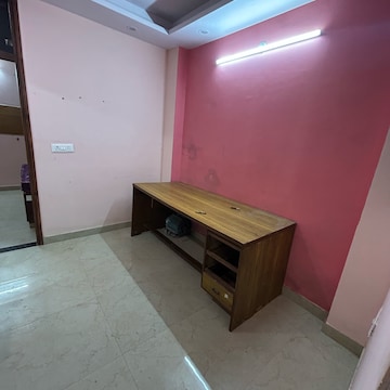 Room in 1 BHK Builder Floor at Kotla Mubarakpur – for Rent