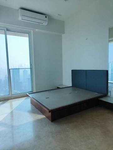Room in 5 BHK Apartment at Raheja Imperia, Worli – for Rent