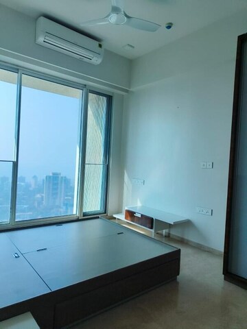 Room in 5 BHK Apartment at Raheja Imperia, Worli – for Rent