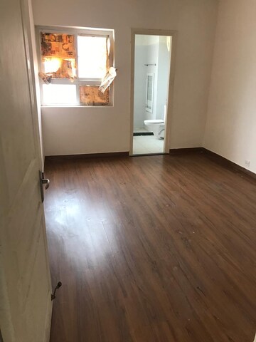 Room in 3 BHK Apartment at BPTP The Resort, Sector 75 – for Sale