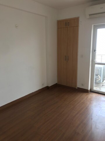 Room in 3 BHK Apartment at BPTP The Resort, Sector 75 – for Sale